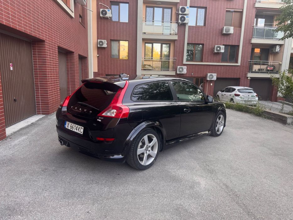 Продавам личния си автомобил