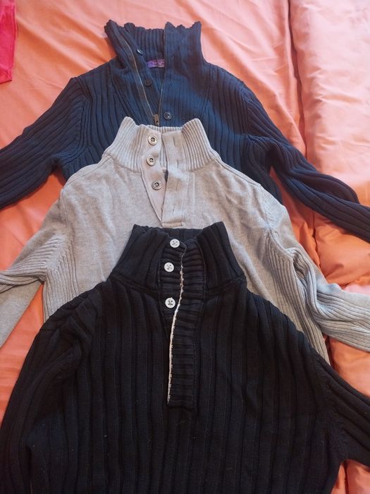 Пуловери от добри марки.