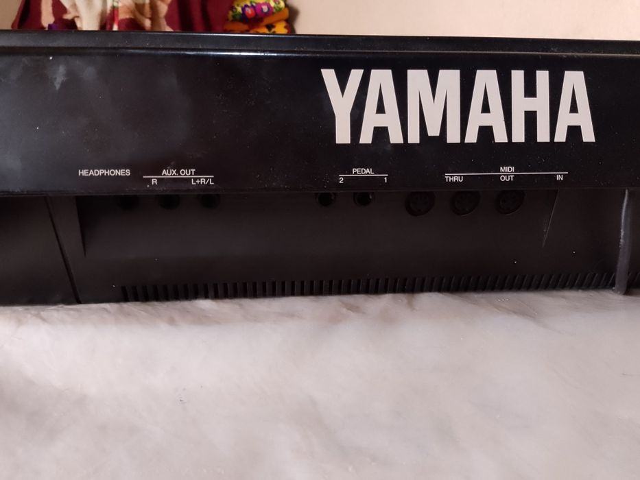 Yamaha psr 1700 sotiladi