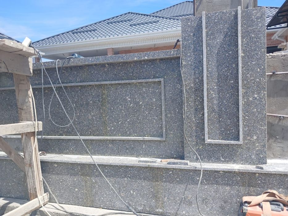 Фасад установка Травертин гранит