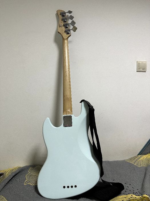 Бас-гитара Marcus Miller v3