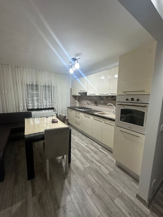 Inchiriez apartament