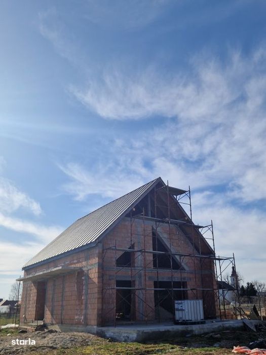 Casa P+M la rosu de vanzare in Catalina – zona linistita, locuinta i
