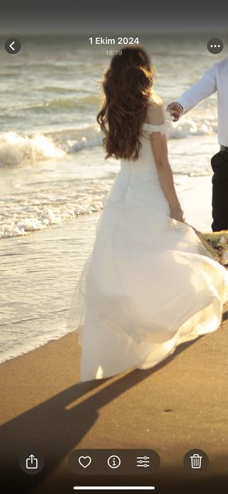 Бяла официална рокля