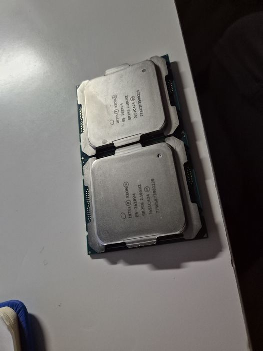 Set 2x Intel Xeon E5-2620 v4 SR2R6 2.1GHz 8C/16T LGA2011-3 Testate