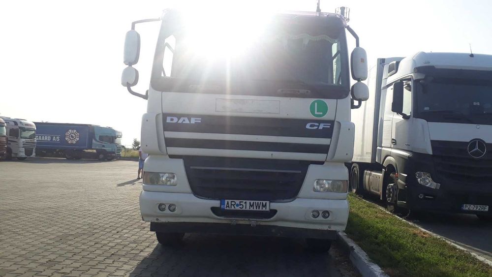 Ansamblu DAF CF 410 cu semiremorca SCHMITZ