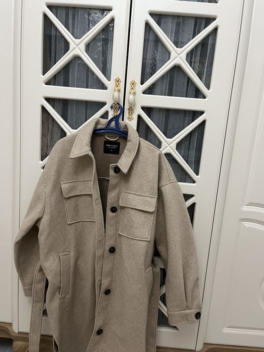 Продам бежевое пальто