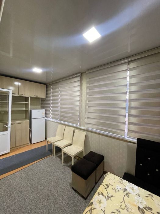 1 комнатная с мебелью и техникой влоль дороги (балкон 2х6)