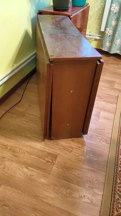 Продается стол книжка