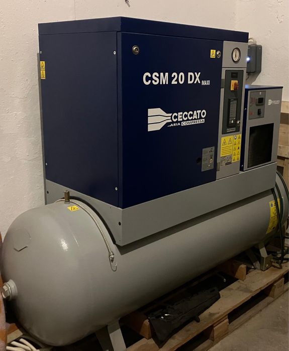 Vând compresor industrial