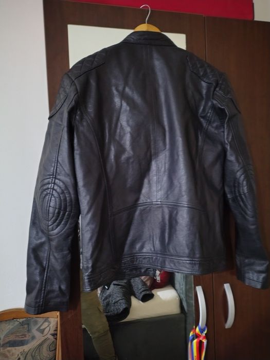 Vând geaca de piele mărimea M