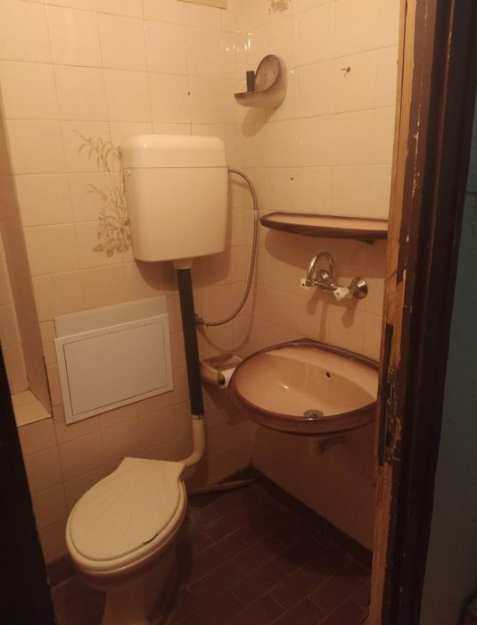 Дава се под наем Двустаен апартамент в Шумен, Тракия - 65 кв.м за 178.5 € - Снимка #2