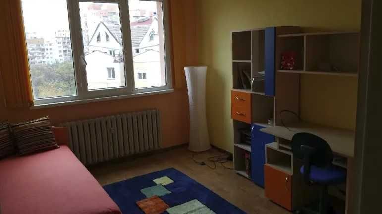 Тристаен имот в Хиподрума