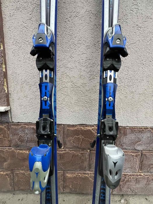 Ски - жълти и сини