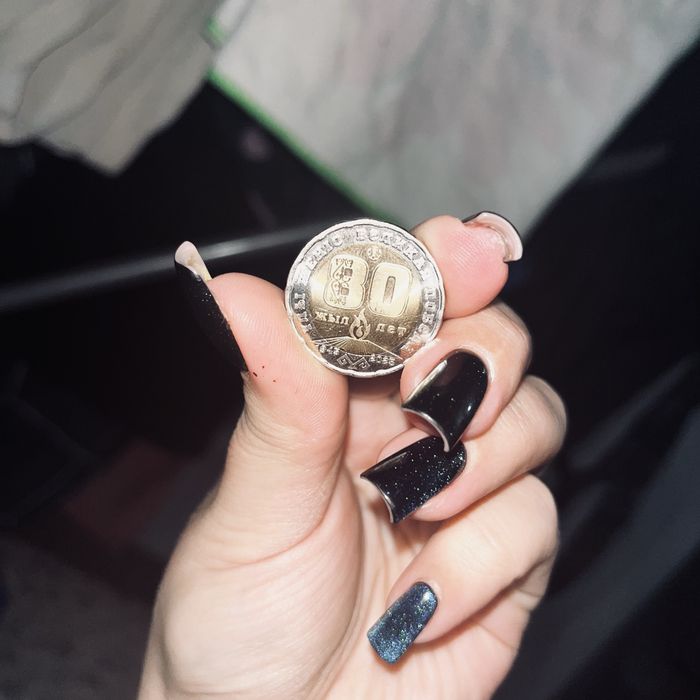 Продам монету 200 тенге