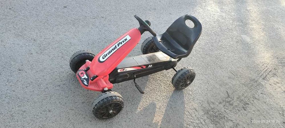Детская машинка с педалями (Веломобиль)