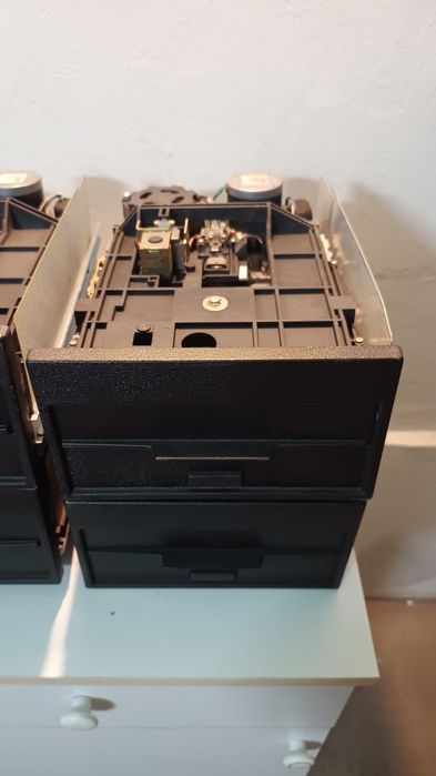 Продавам 8 inch floppy disk drive / 8 инчови флопи дискови устройства