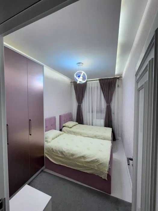 Замона туйхона якинида 5 хона дублех квартира сотилади !