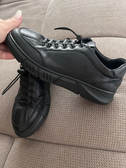 Продам осенние подросковые ботинки