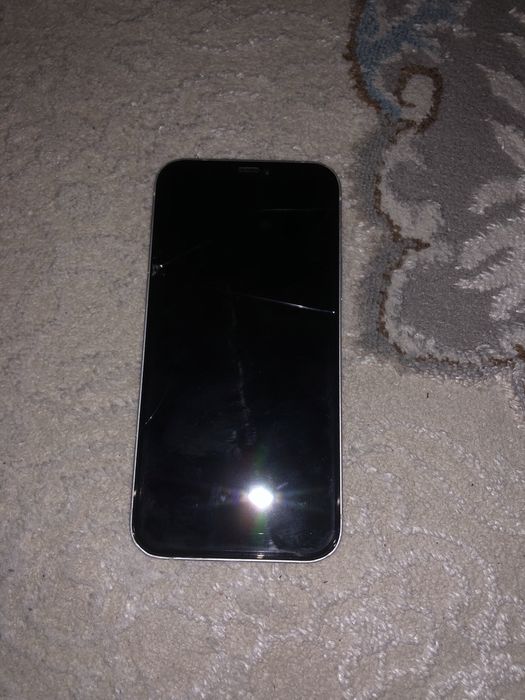 Айфон 12 сатылады