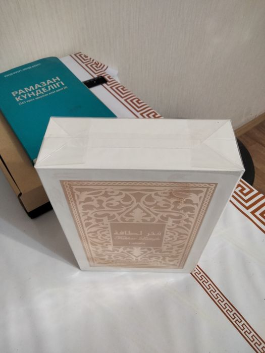 Духи из Дубая в упаковке.