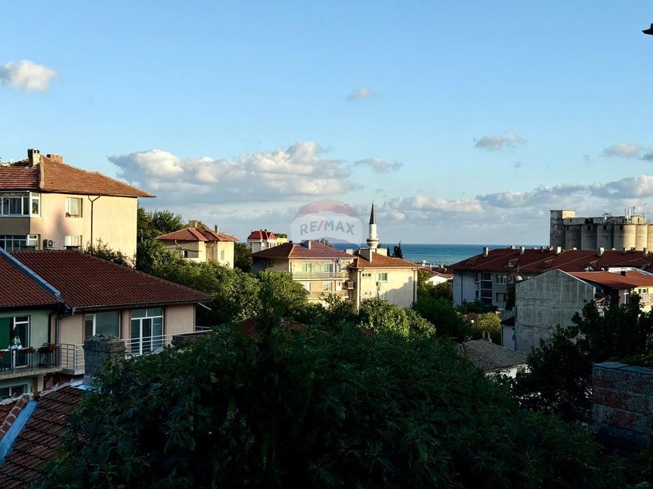 Самостоятелна градска къща за инвестиция за продажба, гр. Балчик, Я.И.