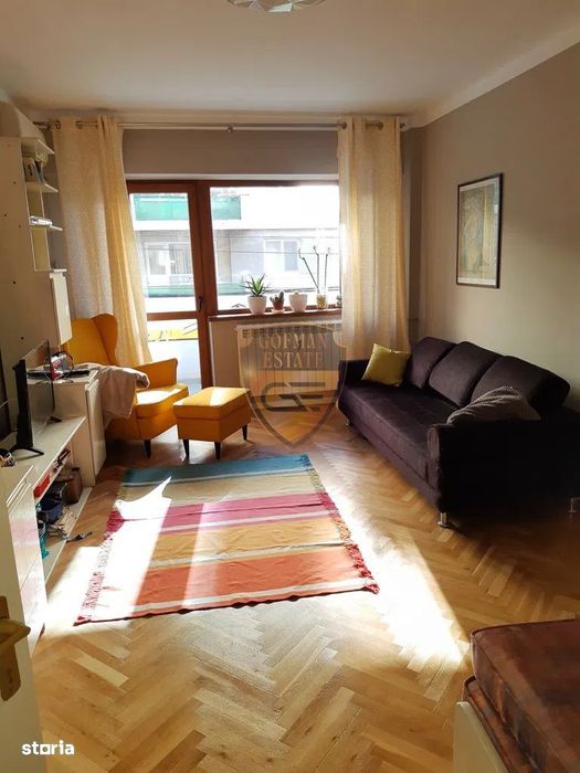 3 camere, Ultracentral la 200 m de plaja ,balcon,  jardiniera, renovat