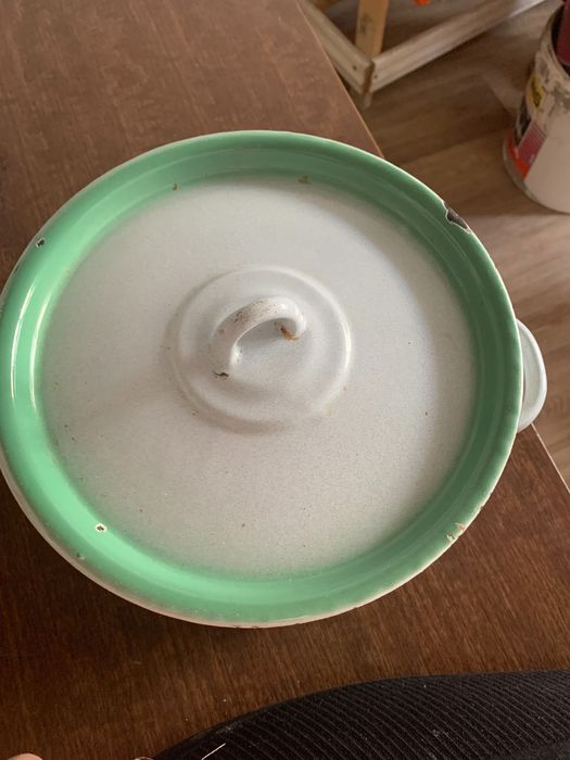 Продаю эмалированную кастрюлю