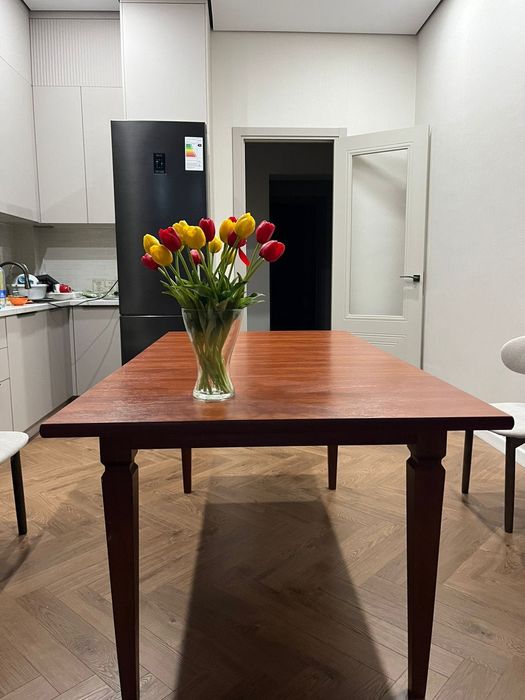 Кухонный стол. Деревянный