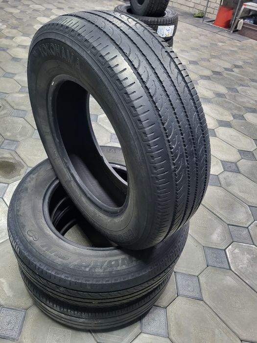 Продам шины в количестве три штуки YOKOHAMA 215/70/16  на Газель можно