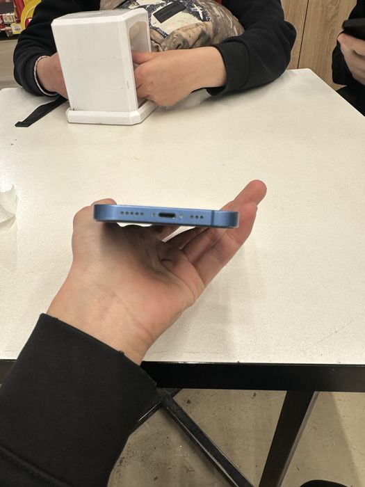 Продам iPhone 13 в хорошем состояний