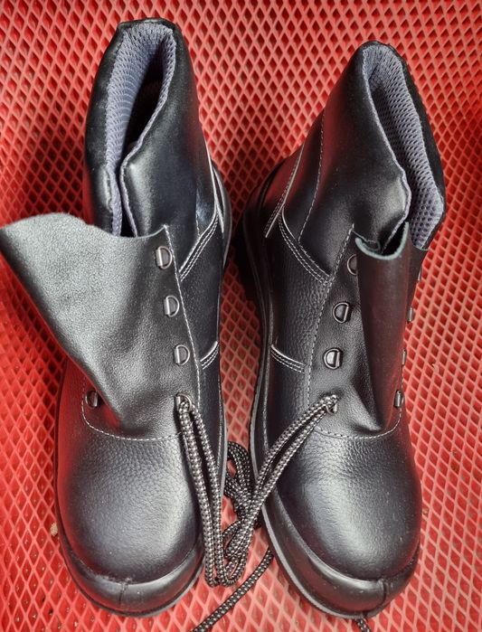 Продам рабочие ботинки