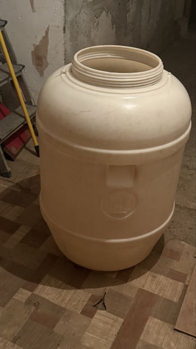 Butoi 140 litri din plastic