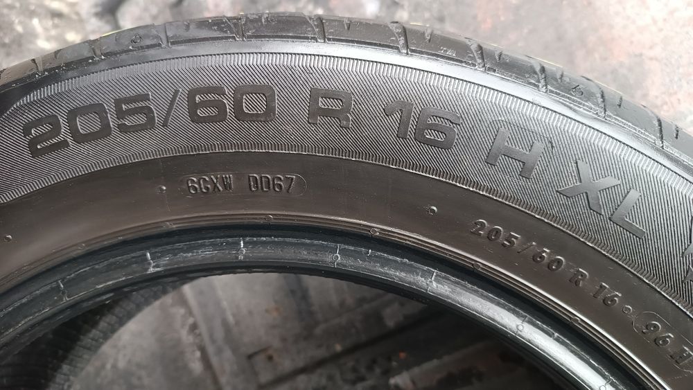 205/60/16 Uniroyal