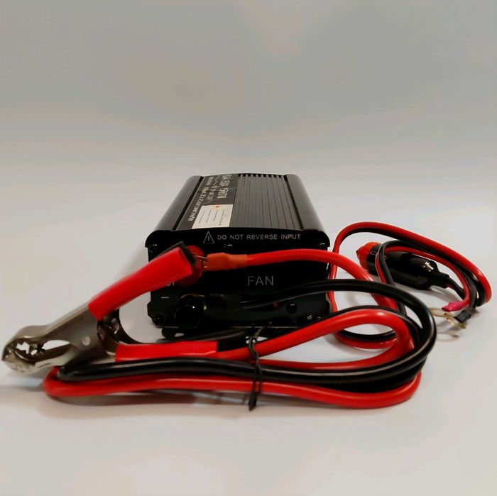 Автомобилен инвертор SAA-1500A 1500W 12V към 230V – Нов