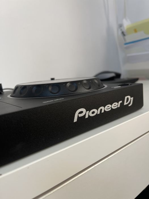 Controller DJ Pioneer DDJ-REV1