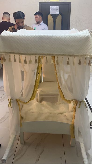 Продаются национальные костюмы.