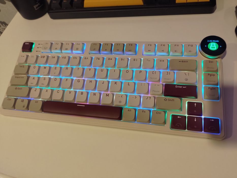 Tastatura mecanica RGB