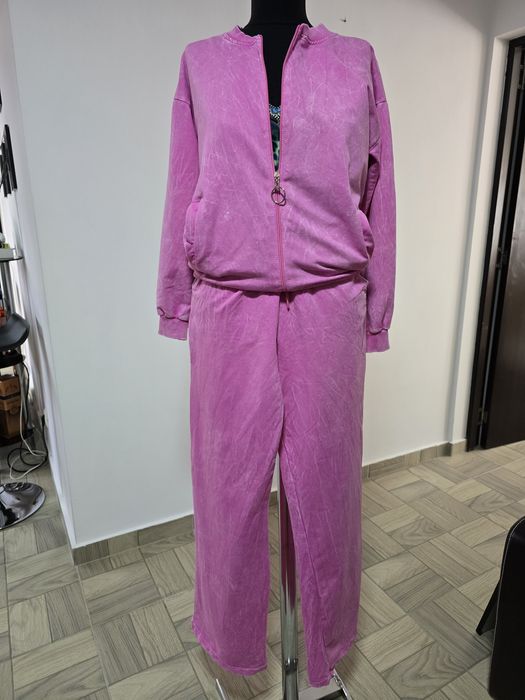 Trening dama roz fucsia, model cu pantaloni drepti, buzunare laterale