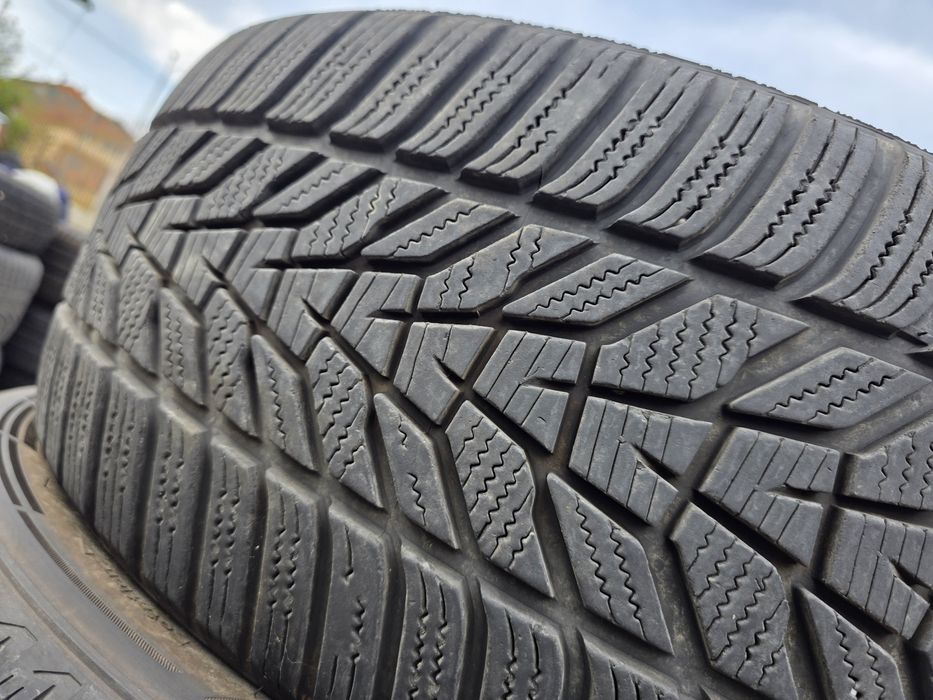 2бр Зимни гуми 235 55 17 - Hankook - DOT 2023