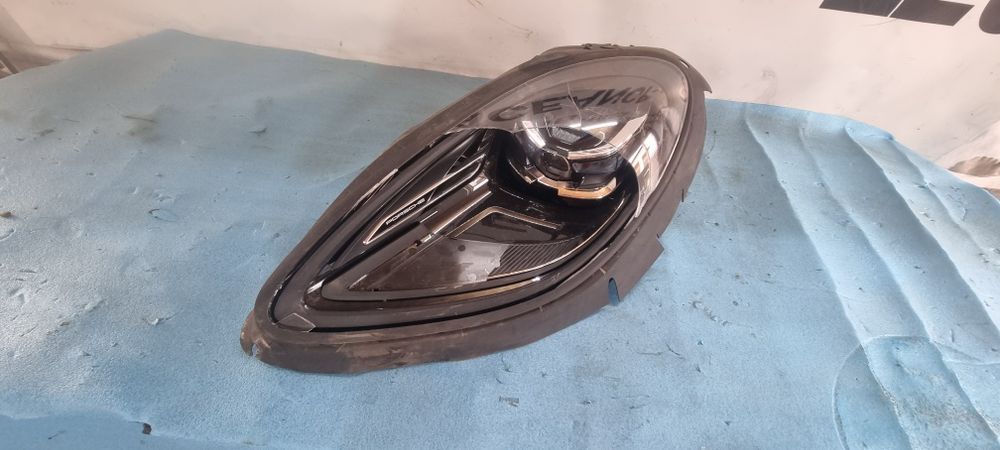 far stanga porsche macan