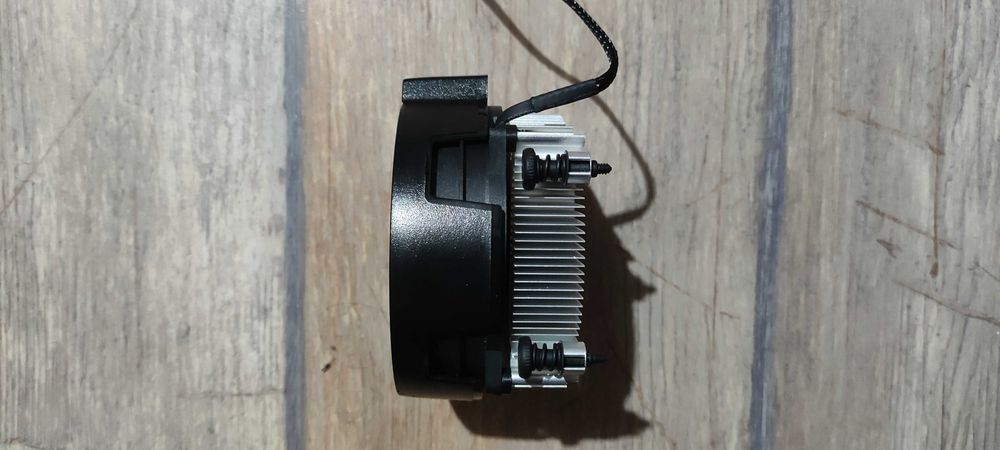 AMD Wraith Stealth охладител за процесор за Socket AM4