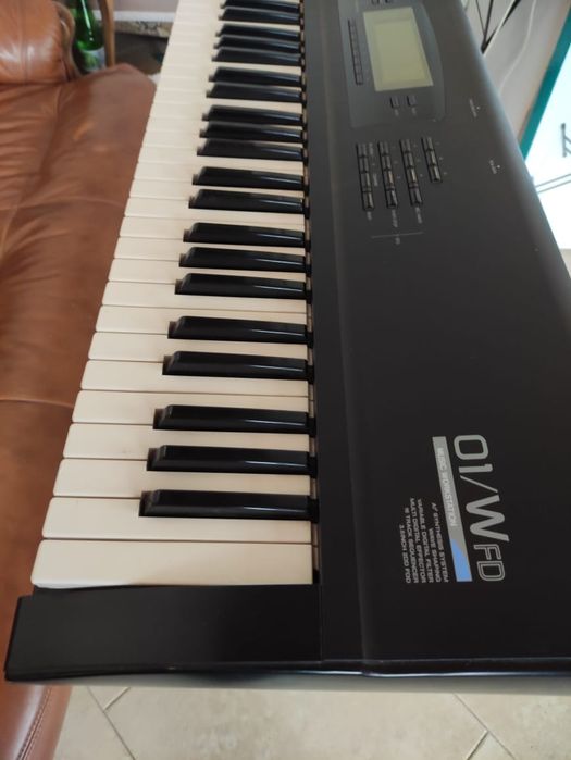 Синтизатор  KORG  01/Wfd
