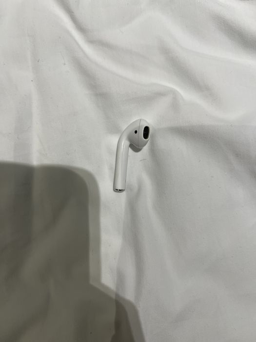 Airpods 2 поколение б/у сотилади