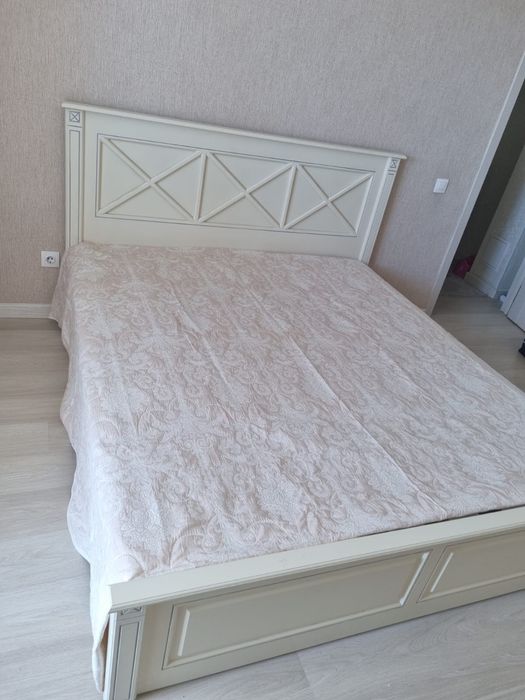Продам спальную гарнитуру