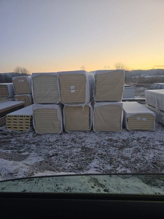 Tablă nouă și rebut( recuperată de pe panourile sandwich.)