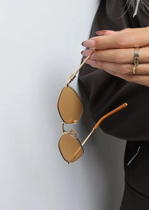 Miu Miu Супер актуални слънчеви очила