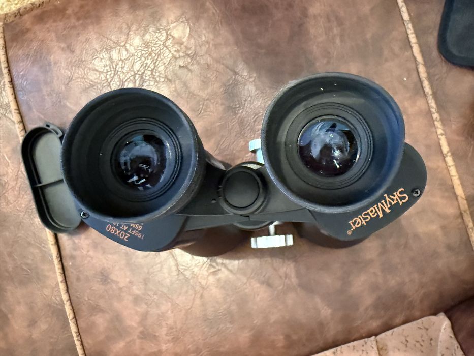 Binoclu Celestron SkyMaster 20x80