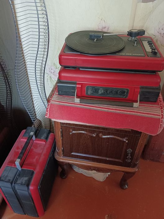 Продам электропроигрыватель.