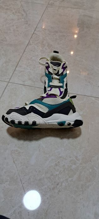 Детски затворени обувки